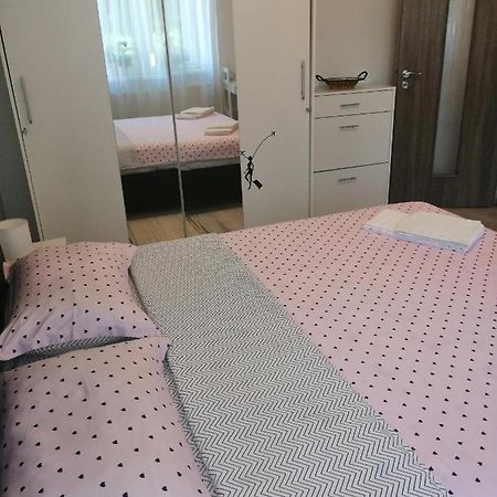 Appartamento Amigohd² Hunedoara Esterno foto